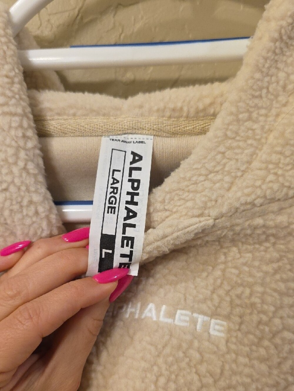 NWOT Alphalete Beige Cropped Sherpa Hoodie - Picture 2 of 3